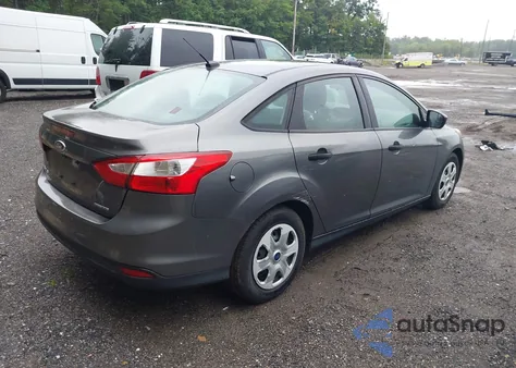 2013 Ford Focus S z USA, uszkodzony, nr VIN 1FADP3E21DL207385